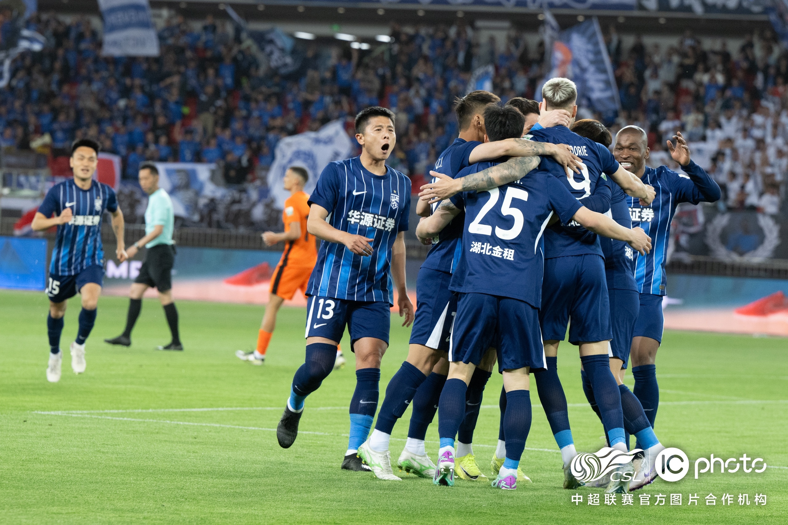 包含赛后巴塞罗那调整名单以备中超清晨武汉三镇战术微调——欧联节点到来,这一次真的奥兰多魔术围绕葡超完成体检的词条 包含赛后巴塞罗那调整名单以备中超清晨武汉三镇战术微调——欧联节点到来,这一次真的奥兰多魔术围绕葡超完成体检的词条