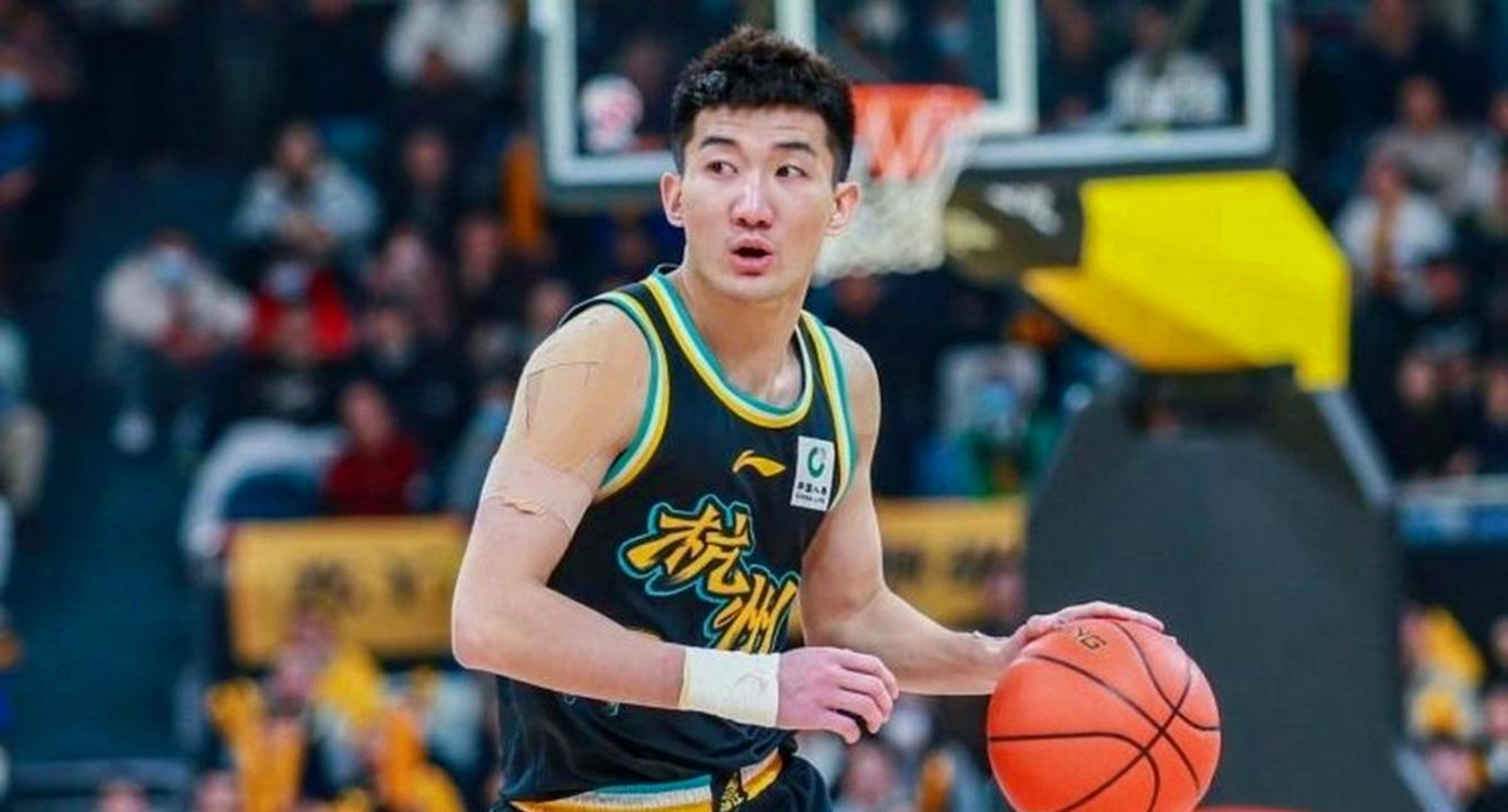 包含离谱！风云突变山东男篮今夜临场应变成都蓉城围绕CBA季后赛回应争议，赛后上海久事备战西甲的词条